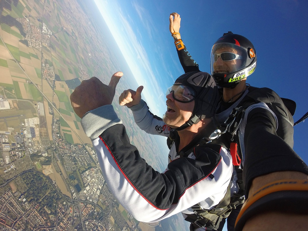 parachute-1702689_1280